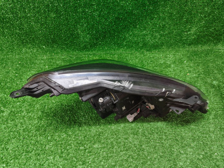 Frontscheinwerfer Toyota Yaris CSC33720 Links Scheinwerfer Headlight SCH8425341030zi
