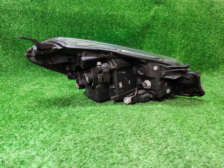 Frontscheinwerfer Toyota Yaris CSC33720 Links Scheinwerfer Headlight SCH8425341030zi