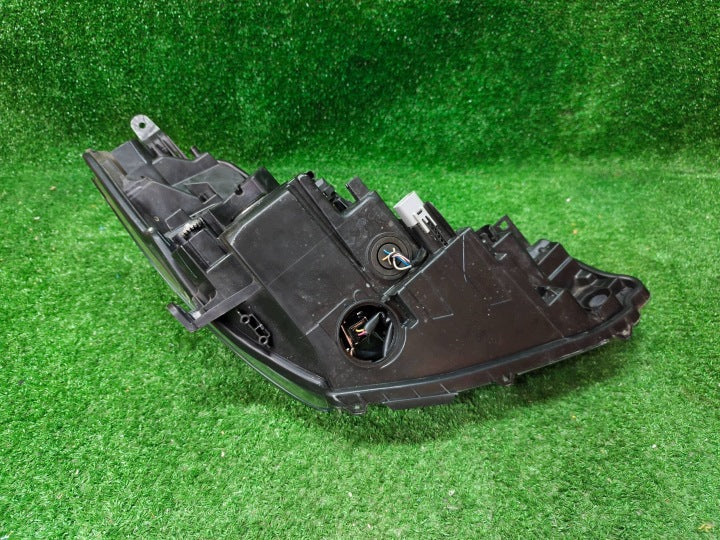 Frontscheinwerfer Toyota Yaris CSC33720 Links Scheinwerfer Headlight SCH8425341030zi