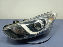 Load image into Gallery viewer, Frontscheinwerfer Hyundai I30 92101-A6020 Links Scheinwerfer Headlight SCH8426495138zl