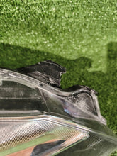 Laden Sie das Bild in den Galerie-Viewer, Frontscheinwerfer Toyota Yaris NRR1375 Rechts Scheinwerfer Headlight SCH8446972889ui
