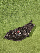 Laden Sie das Bild in den Galerie-Viewer, Frontscheinwerfer Toyota Yaris NRR1375 Rechts Scheinwerfer Headlight SCH8446972889ui