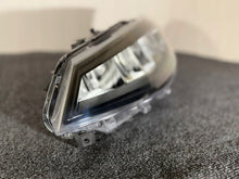 Laden Sie das Bild in den Galerie-Viewer, Frontscheinwerfer Seat Ibiza I V 6F1941005F Links Scheinwerfer Headlight SCH8466560491zw