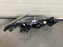 Laden Sie das Bild in den Galerie-Viewer, Frontscheinwerfer Mazda III BHR151040 2532425000 Links Scheinwerfer Headlight SCH8468053449le