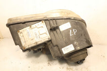 Laden Sie das Bild in den Galerie-Viewer, Frontscheinwerfer Chrysler 300c 89032133 E13885400 Links Scheinwerfer Headlight SCH8488905909mz