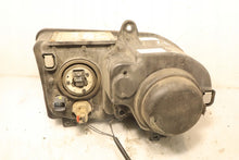 Laden Sie das Bild in den Galerie-Viewer, Frontscheinwerfer Chrysler 300c 89032133 E13885400 Links Scheinwerfer Headlight SCH8488905909mz