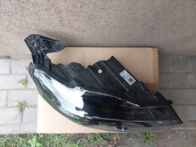 Laden Sie das Bild in den Galerie-Viewer, Frontscheinwerfer Opel Corsa F 9869000080 9851263780 LED Ein Satz Headlight SCH8557823778mv