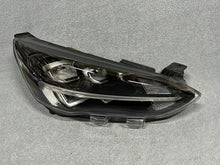 Laden Sie das Bild in den Galerie-Viewer, Frontscheinwerfer Ford Focus MK7B-13E014-EB Xenon Rechts Scheinwerfer Headlight SCH8559275379in
