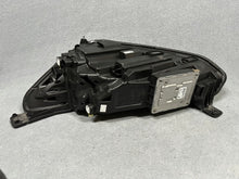 Laden Sie das Bild in den Galerie-Viewer, Frontscheinwerfer Ford Focus MK7B-13E014-EB Xenon Rechts Scheinwerfer Headlight SCH8559275379in