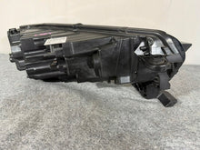 Laden Sie das Bild in den Galerie-Viewer, Frontscheinwerfer Skoda Octavia IV 5E4941015 LED Links Scheinwerfer Headlight SCH8597888782na