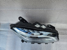 Laden Sie das Bild in den Galerie-Viewer, Frontscheinwerfer Mercedes-Benz Gla A1569061800 Rechts Scheinwerfer Headlight SCH8608408774pw