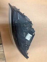 Load image into Gallery viewer, Frontscheinwerfer Volvo S40 31265694 Links Scheinwerfer Headlight SCH8638436172qc