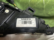 Laden Sie das Bild in den Galerie-Viewer, Frontscheinwerfer Volvo S60 V60 31420108 Xenon Links Scheinwerfer Headlight SCH8647919034uc