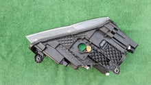 Laden Sie das Bild in den Galerie-Viewer, Frontscheinwerfer Skoda Superb III 3V1941015B Xenon Links Scheinwerfer Headlight SCH8652752074en