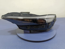 Laden Sie das Bild in den Galerie-Viewer, Frontscheinwerfer Hyundai Elantra VII Cn7 A-1010845-92101-AA Links Headlight SCH8660572320vw