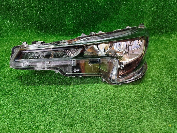 Frontscheinwerfer Toyota Corolla A81150-02S60 LED Links Scheinwerfer Headlight SCH8678500970cb