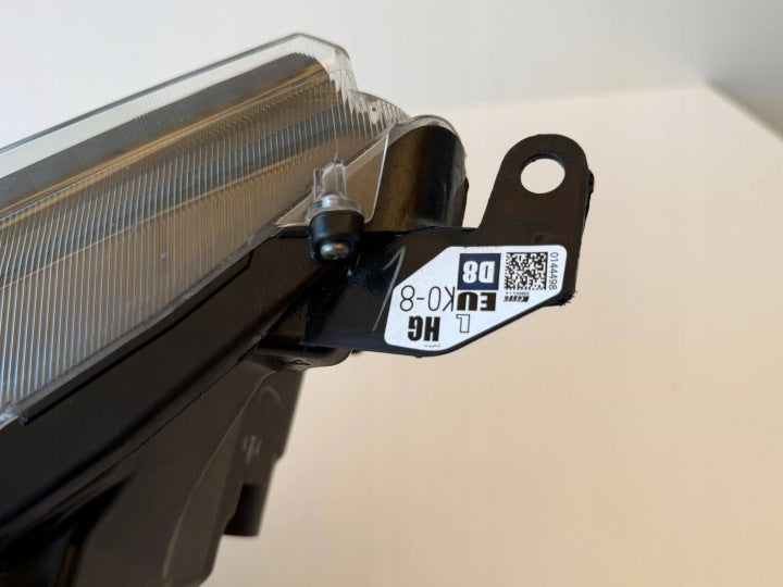 Frontscheinwerfer Toyota Yaris EUK0-8 LED Links Scheinwerfer Headlight SCH8679889472nj