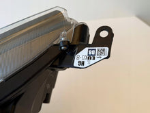 Laden Sie das Bild in den Galerie-Viewer, Frontscheinwerfer Toyota Yaris EUK0-8 LED Links Scheinwerfer Headlight SCH8679889472nj