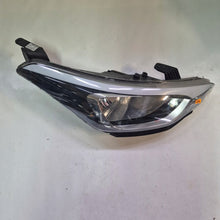 Load image into Gallery viewer, Frontscheinwerfer Hyundai I20 92102-C8000 Rechts Scheinwerfer Headlight SCH8682238314xw