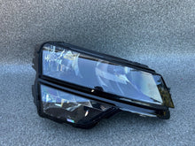 Laden Sie das Bild in den Galerie-Viewer, Frontscheinwerfer Skoda Karoq 57B941016A Rechts Scheinwerfer Headlight SCH8688699830nh