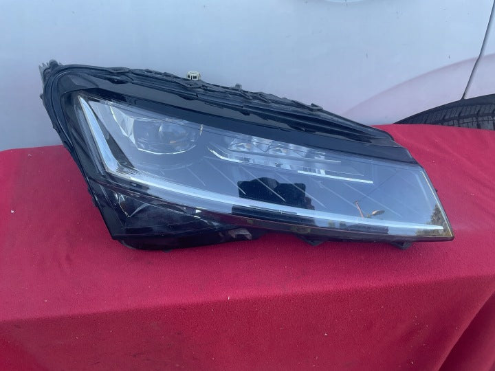 Frontscheinwerfer Skoda Superb 3V1941016E Rechts Scheinwerfer Headlight SCH8709352297qh