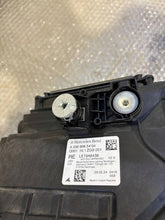 Laden Sie das Bild in den Galerie-Viewer, Frontscheinwerfer Mercedes-Benz W206 A2069065304 A2069065404 Ein Satz Headlight SCH8718501949hg