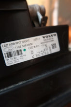 Laden Sie das Bild in den Galerie-Viewer, Frontscheinwerfer Volvo 24056514 LED Rechts Scheinwerfer Headlight SCH8719355215nc