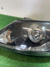 Laden Sie das Bild in den Galerie-Viewer, Frontscheinwerfer Kia Sportage 921013U250 Links Scheinwerfer Headlight SCH8721552016gd