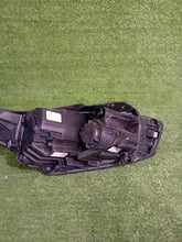 Laden Sie das Bild in den Galerie-Viewer, Frontscheinwerfer Kia Ceed CSC28634 Links Scheinwerfer Headlight SCH8729615798kj