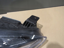 Laden Sie das Bild in den Galerie-Viewer, Frontscheinwerfer Ford Focus 13E014-CE Rechts Scheinwerfer Headlight SCH8733984407nw