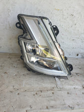 Laden Sie das Bild in den Galerie-Viewer, Frontscheinwerfer Volvo 24364513 Rechts Scheinwerfer Headlight SCH8734686378lg