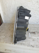 Laden Sie das Bild in den Galerie-Viewer, Frontscheinwerfer Volvo 24364513 Rechts Scheinwerfer Headlight SCH8734686378lg