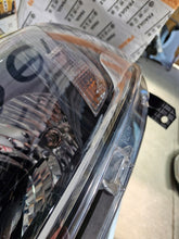 Laden Sie das Bild in den Galerie-Viewer, Frontscheinwerfer Opel Vivaro 260605859R Links Scheinwerfer Headlight SCH8735013772bt