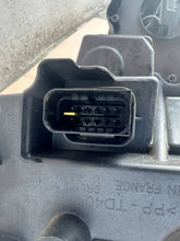 Laden Sie das Bild in den Galerie-Viewer, Frontscheinwerfer Peugeot 5008 9826572780 Links Scheinwerfer Headlight SCH8744053202ko