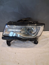 Laden Sie das Bild in den Galerie-Viewer, Frontscheinwerfer Jeep Grand Cherokee Wk2 68111035AG Links Headlight SCH8752271053gg