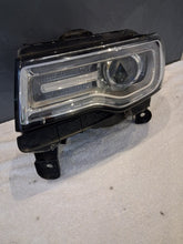 Laden Sie das Bild in den Galerie-Viewer, Frontscheinwerfer Jeep Grand Cherokee Wk2 68111035AG Links Headlight SCH8752271053gg