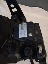 Laden Sie das Bild in den Galerie-Viewer, Frontscheinwerfer Jeep Grand Cherokee Wk2 68111035AG Links Headlight SCH8752271053gg