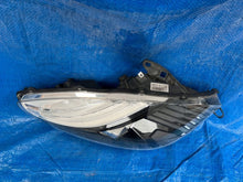 Laden Sie das Bild in den Galerie-Viewer, Frontscheinwerfer Renault Scenic 260100023R Rechts Scheinwerfer Headlight SCH8773582901ac