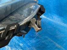 Laden Sie das Bild in den Galerie-Viewer, Frontscheinwerfer Renault Scenic 260100023R Rechts Scheinwerfer Headlight SCH8773582901ac