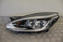Laden Sie das Bild in den Galerie-Viewer, Frontscheinwerfer Ford Fiesta H1BB13101CJ Rechts Scheinwerfer Headlight SCH8777135973vi