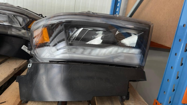 Frontscheinwerfer Dodge Ram 68477264AA Rechts Scheinwerfer Headlight SCH8783441664ab