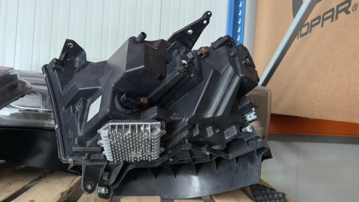 Frontscheinwerfer Dodge Ram 68477264AA Rechts Scheinwerfer Headlight SCH8783441664ab