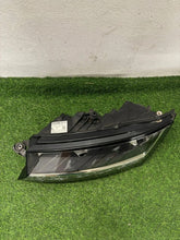 Laden Sie das Bild in den Galerie-Viewer, Frontscheinwerfer Skoda Fabia 6V1941015D Links Scheinwerfer Headlight SCH8802677475ik