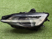 Laden Sie das Bild in den Galerie-Viewer, Frontscheinwerfer Volvo V60 II S60 III 32338001 Links Scheinwerfer Headlight SCH8803875741tk