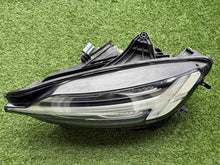 Laden Sie das Bild in den Galerie-Viewer, Frontscheinwerfer Volvo V60 II S60 III 32338001 Links Scheinwerfer Headlight SCH8803875741tk