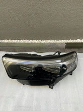 Laden Sie das Bild in den Galerie-Viewer, Frontscheinwerfer Ford LB5B-13W030-GG Ein Satz Scheinwerfer Headlight SCH8823636287dz
