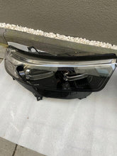 Laden Sie das Bild in den Galerie-Viewer, Frontscheinwerfer Ford LB5B-13W030-GG Ein Satz Scheinwerfer Headlight SCH8823636287dz