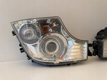 Laden Sie das Bild in den Galerie-Viewer, Frontscheinwerfer Mercedes-Benz A9608200739 A9608200639 Rechts oder Links SCH8828165351pn