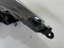 Laden Sie das Bild in den Galerie-Viewer, Frontscheinwerfer Toyota Corolla Hatchback 1OYT26646 Rechts Headlight SCH8835682582jj