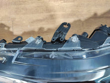 Laden Sie das Bild in den Galerie-Viewer, Frontscheinwerfer Toyota Corolla 8115002S70 90154014 Links Headlight SCH8848210047nl